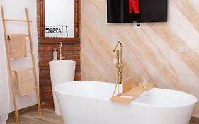 Marcos Apartments I Bathtub In Bedroom Experience